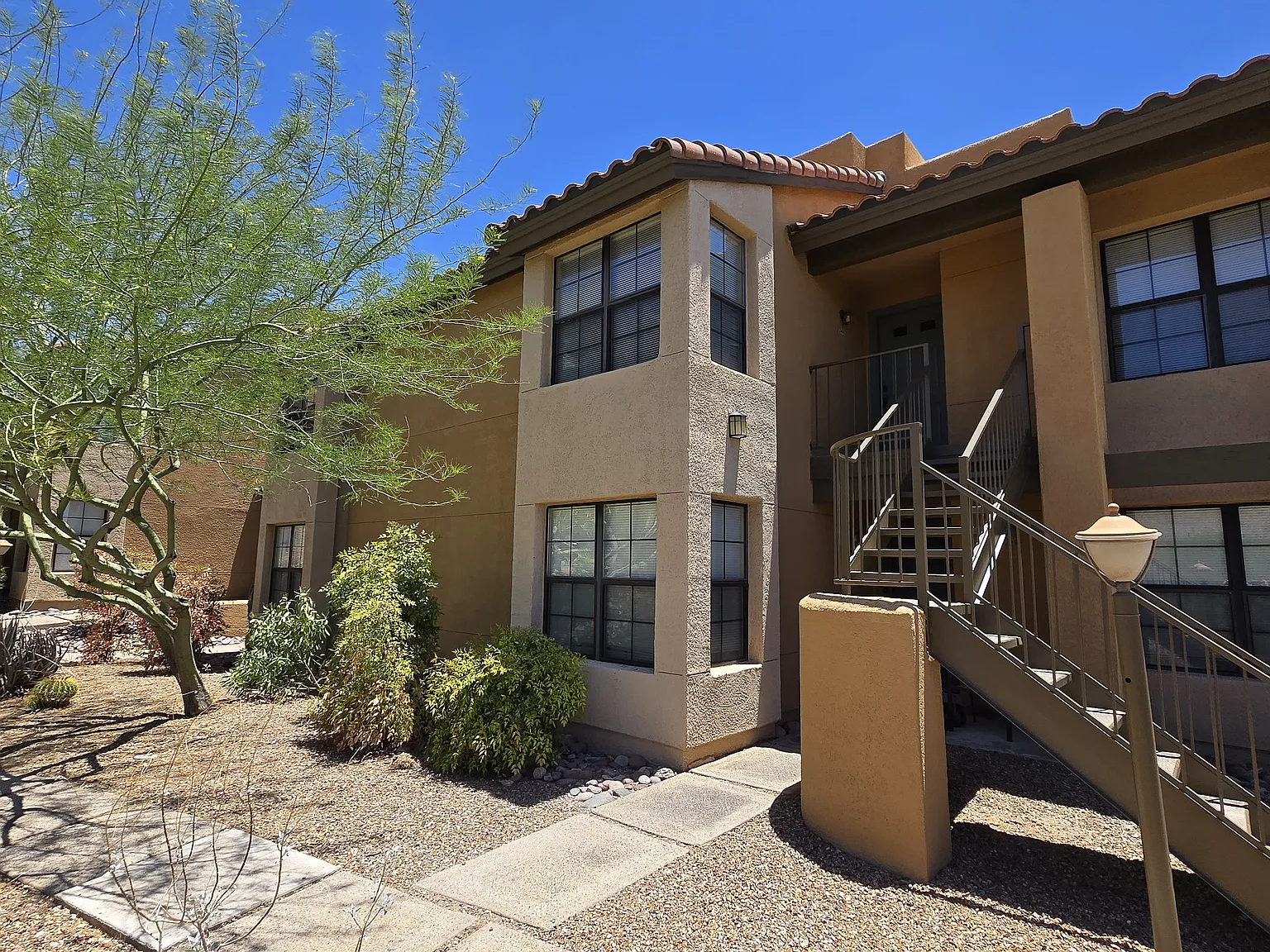 2 bed, 950 sqft, $1,545 — Photo 1