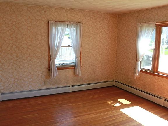 4th image of 9 Bates Park Ave