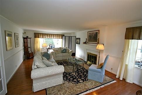 Living Room with fireplace