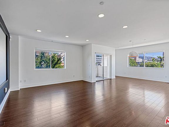 4th image of 936 N Hudson Ave #201