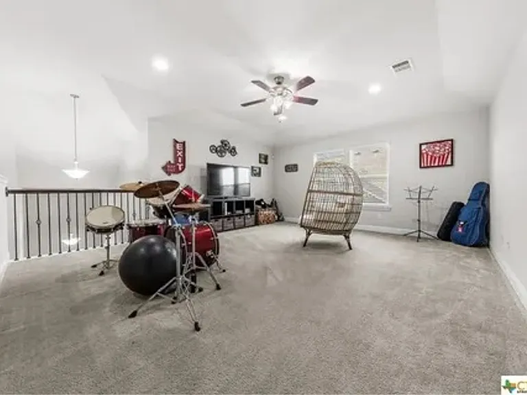 807 Old World Dr — Photo 22