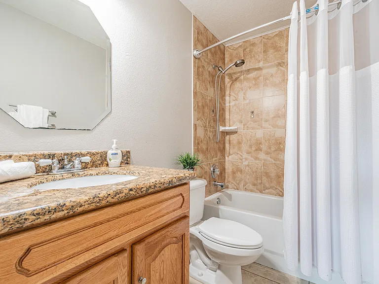 2907 W Chestnut St — Photo 32