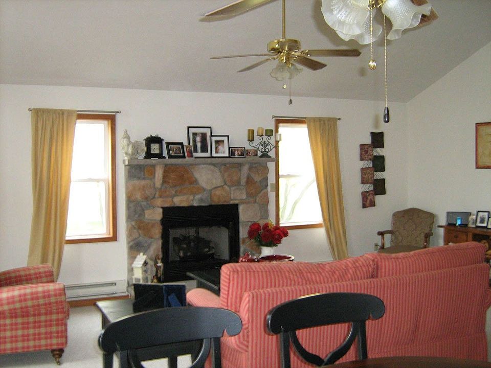 2nd image of 850 Crescent Way