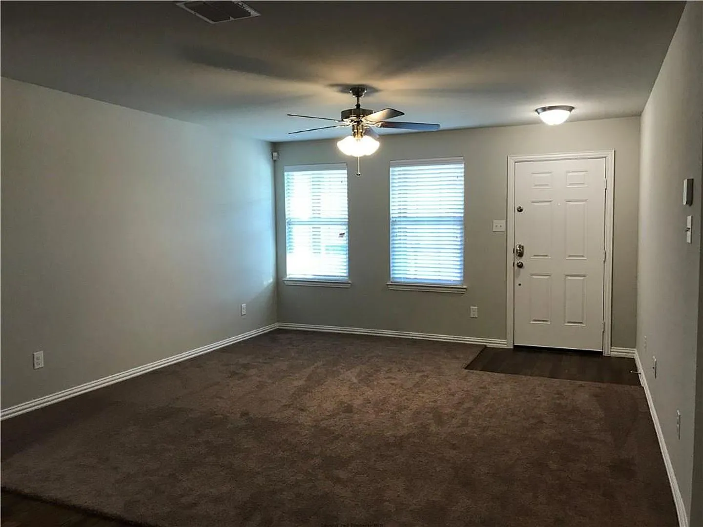 Beautiful 3 Bedroom 2 bath in River Gardens Addition — Photo 2