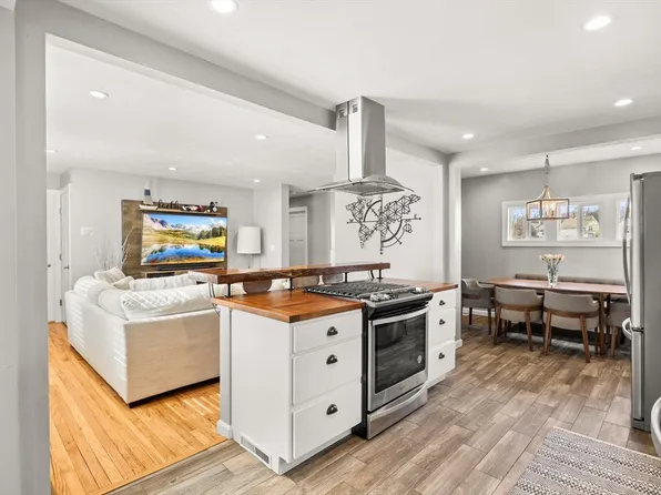 82 Canton St, Stoughton, MA 02072