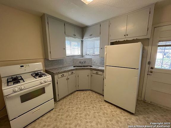 5th image of 2521 Cincinnati Ave