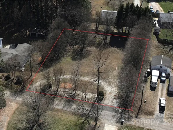 127 Pine Bluff Dr, Mooresville, NC 28117