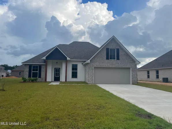 11501 Memphis Cir, Ocean Springs, MS 39564