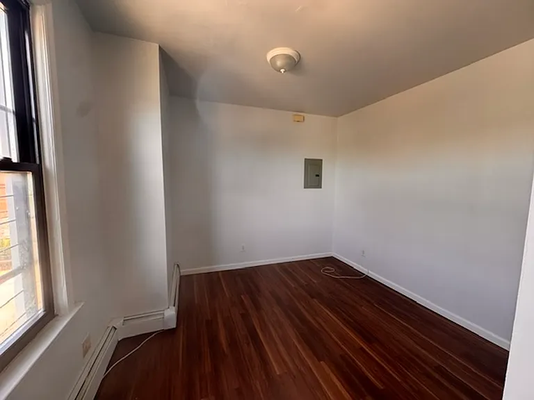 97 Waverly St #3R — Photo 11