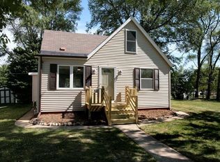 412 Fairfield Dr, Island Lake, IL 60042