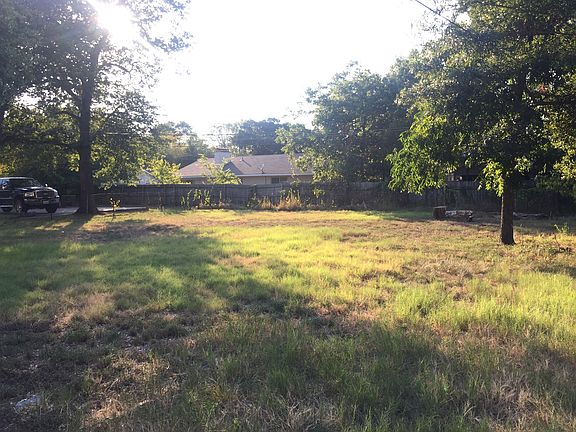 2nd image of 1444 Elmwood Ave