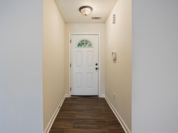 5th image of 404 Pine Ave SE
