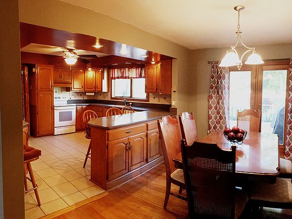 5th image of 3511 Breezeway Dr