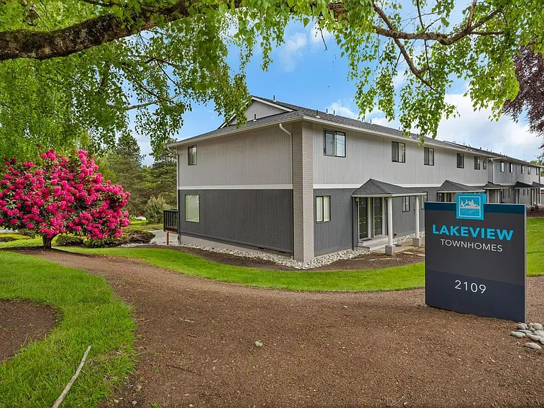 LSLV Lakeshore Lakeview — Photo 17