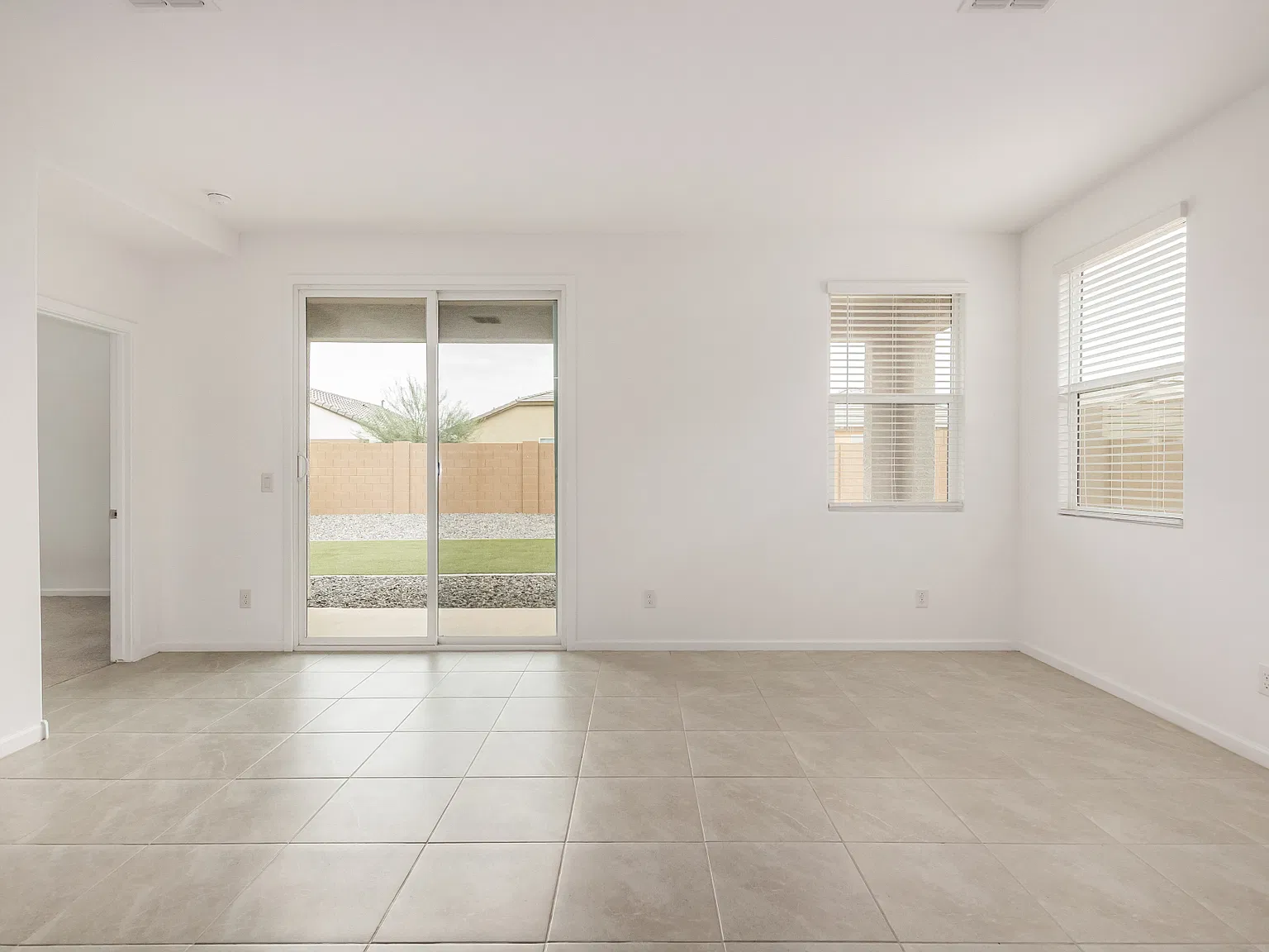 3048 E Riding Boot Way — Photo 3