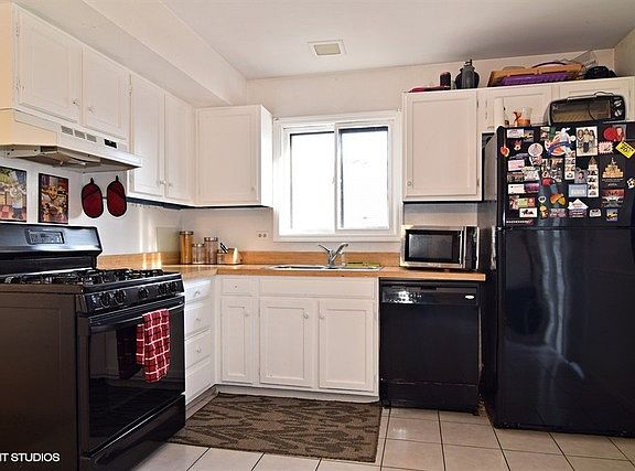 3rd image of 955 W Bryn Mawr Ave