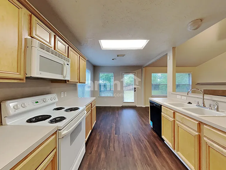 7015 Atasca Creek Dr — Photo 4