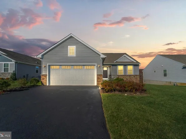 21 Coventry Rd, Hamburg, NJ 07419