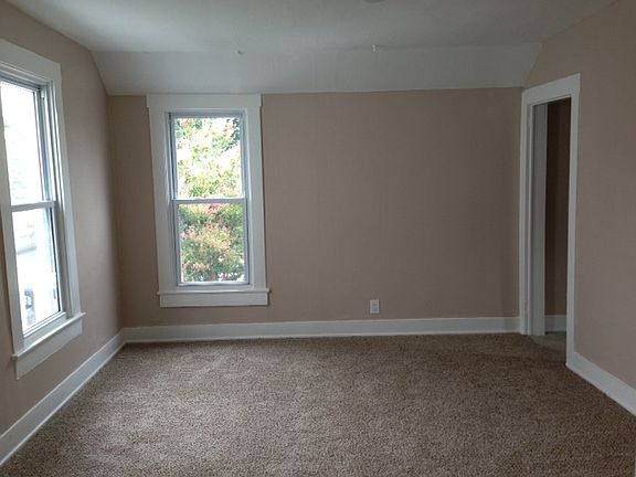 4th image of 986 Goss Ave APT 2