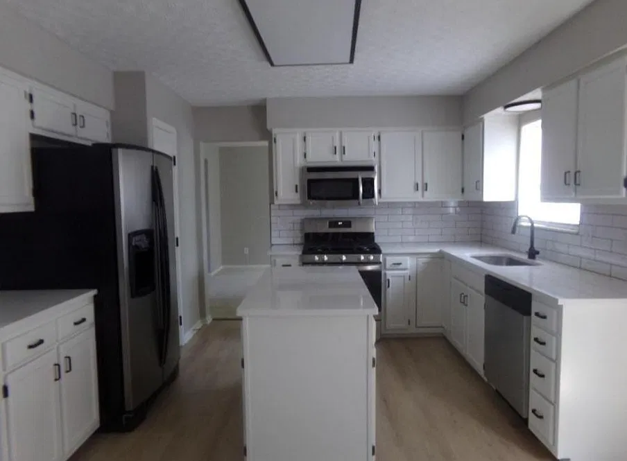 969 Brockwell Dr — Photo 3