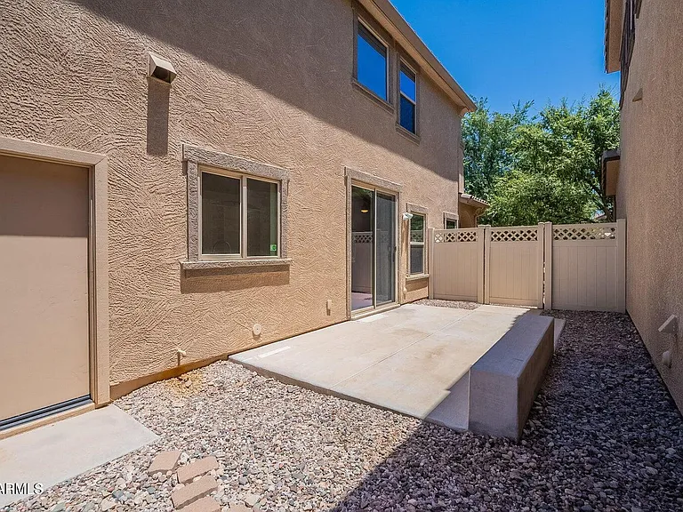 1061 S Hawk Ln — Photo 23