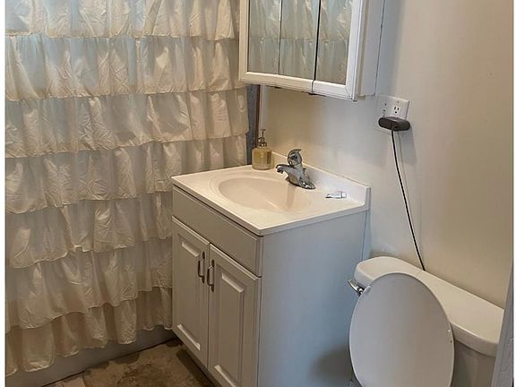 3rd image of 3624 N Ashland Ave APT 2R