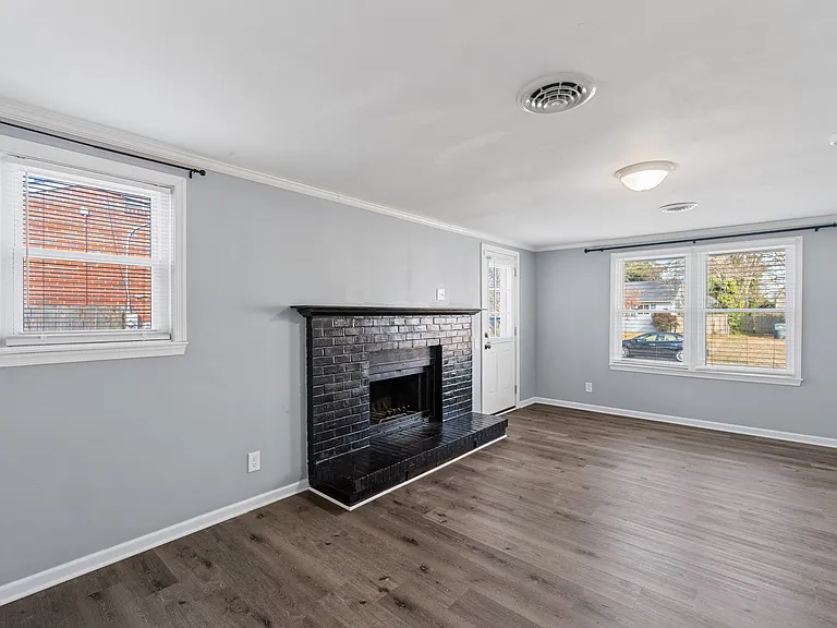 2249 Corbett Ave — Photo 6