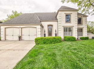 14732 S Village Dr, Olathe, KS 66062