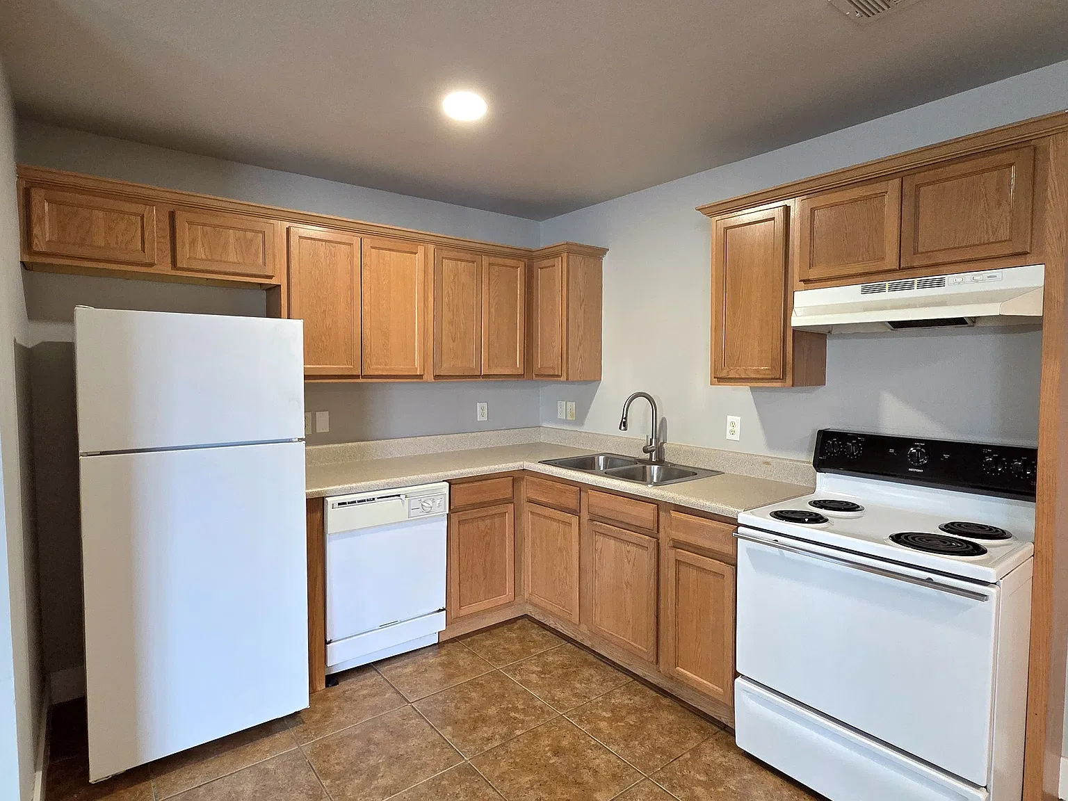 3 bed, 1215 sqft, $1,375 — Photo 2