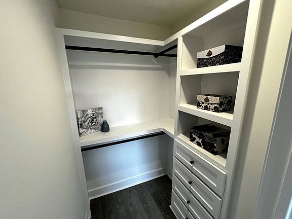 5th image of 113 Jackson Ave #4