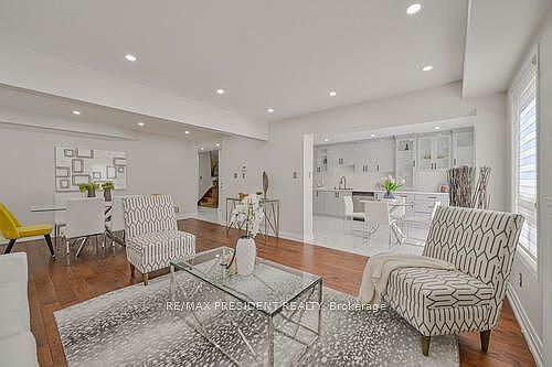 2nd image of 3 Rambling Oak Dr