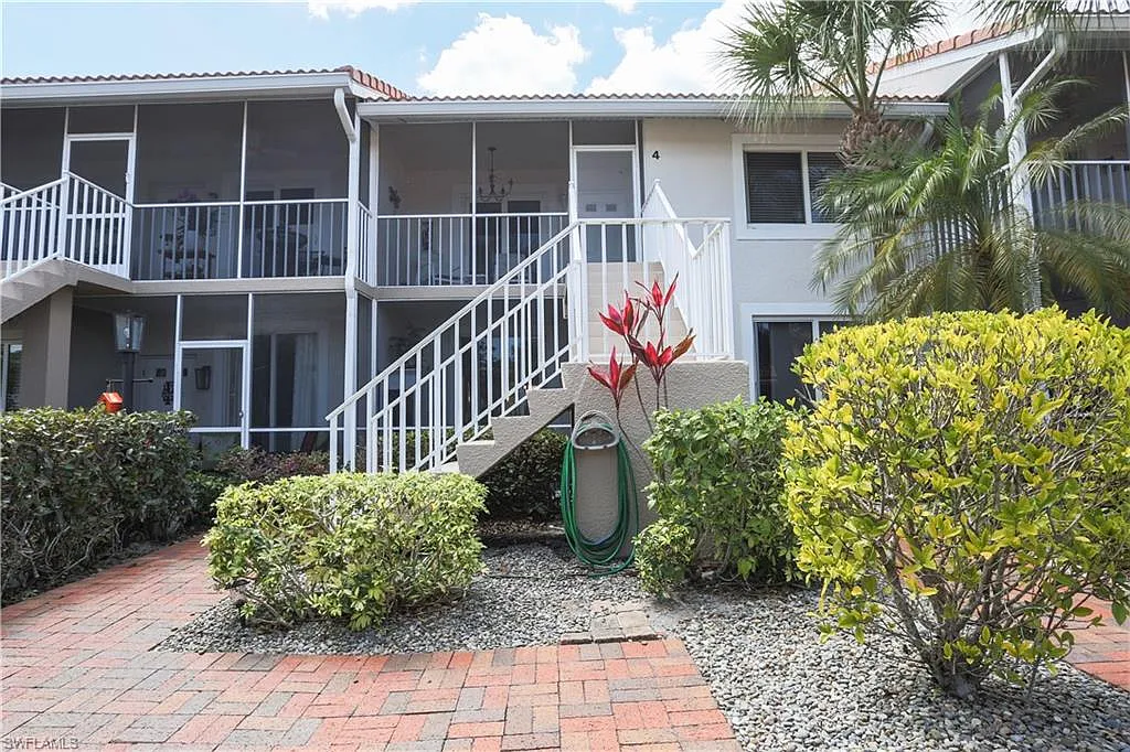 2 bed, 2.0 bath, 1349 sqft, $2,100 — Photo 2