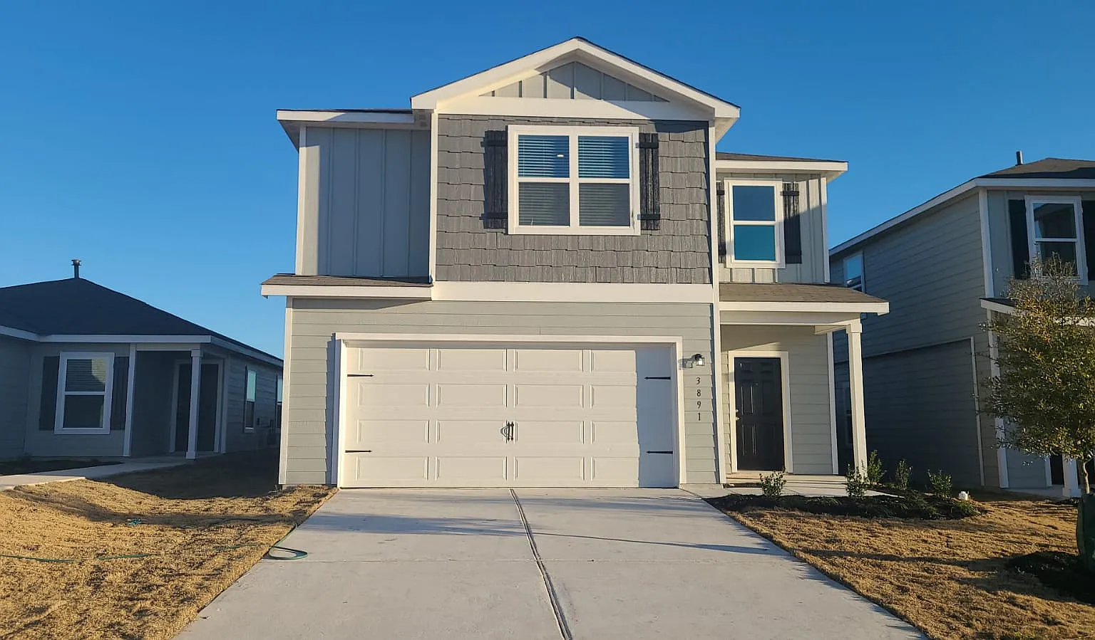 5 bed, 2.5 bath, 2500 sqft, $2,050 — Photo 1