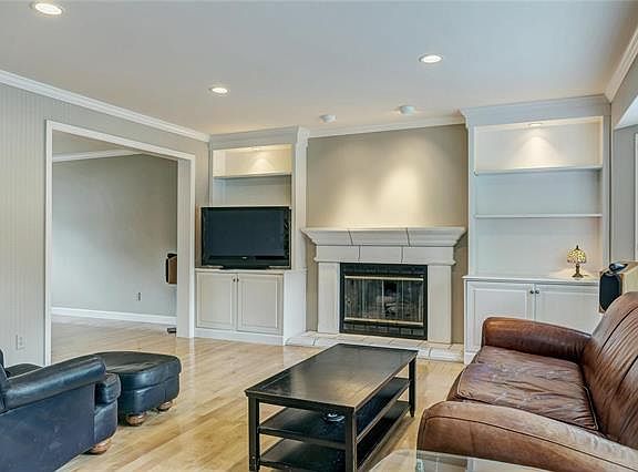 5th image of 2234 Sentier Dr