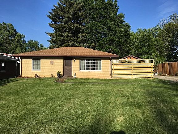 Front w/ new privacy fence