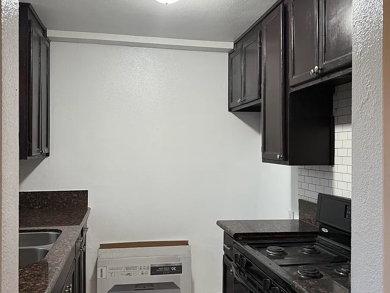 1054 E Salt Lake St #4 — Photo 16