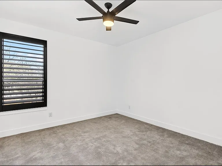 531 W Laureland Rd — Photo 9