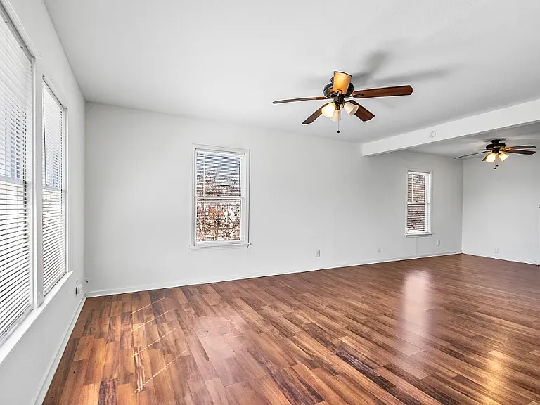 118 N Oaks Ave #1A — Photo 3