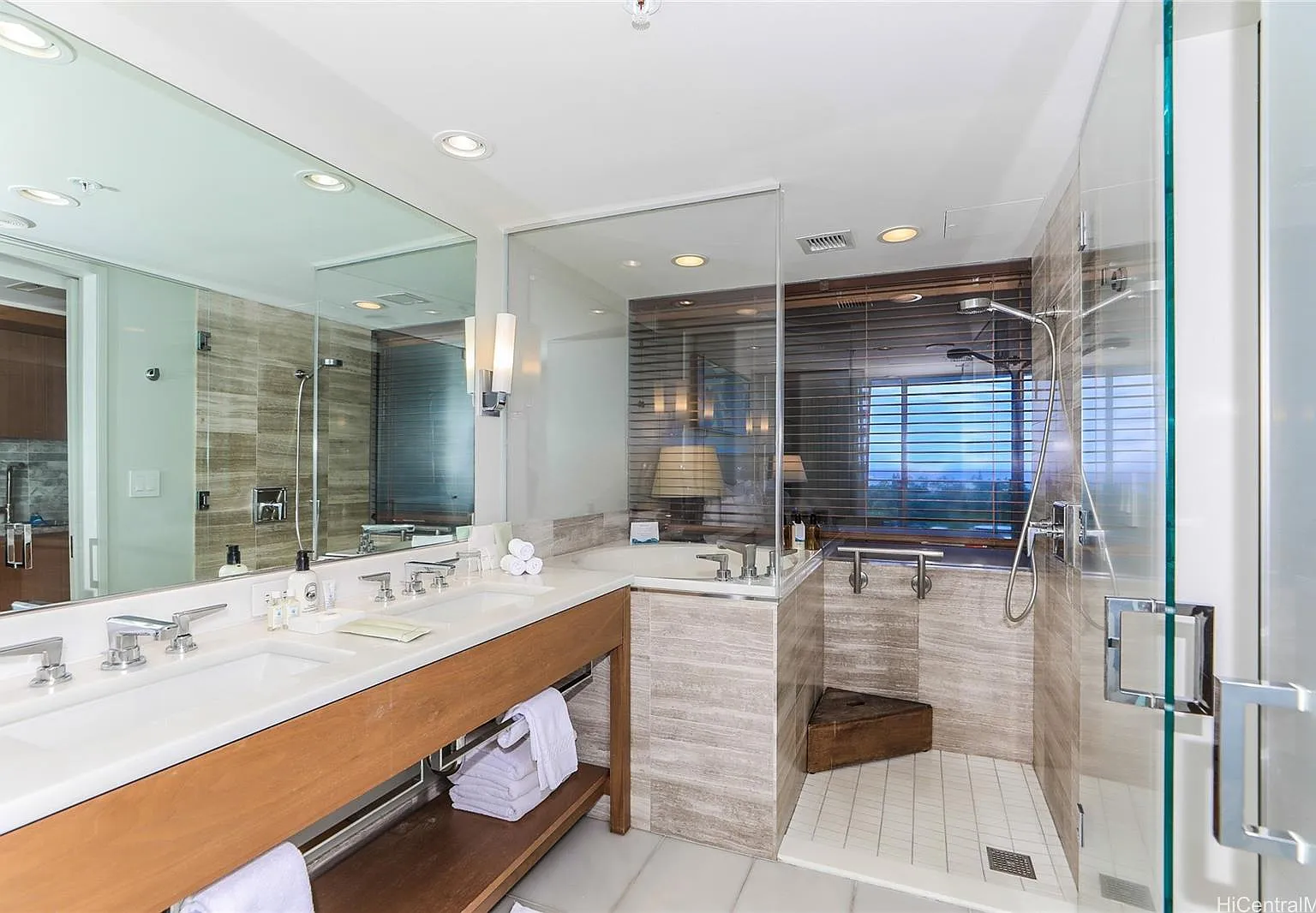 Studio, 483 sqft, $3,588 — Photo 4
