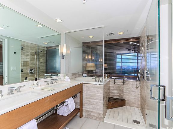 4th image of 2139 Kuhio Ave #1100