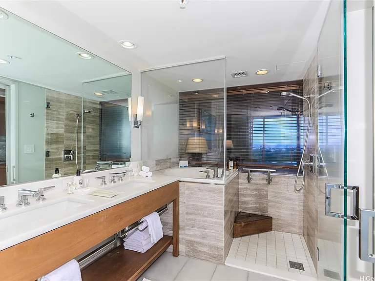 2139 Kuhio Ave #1100 — Photo 4