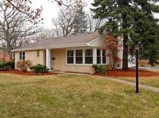 816 Oakleaf Ter, Northbrook, IL 60062