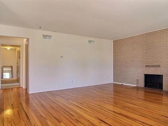 4th image of 2717 Valencia Dr NE
