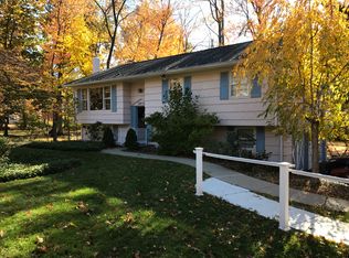 52 Brookwood Dr, Mahwah, NJ 07430