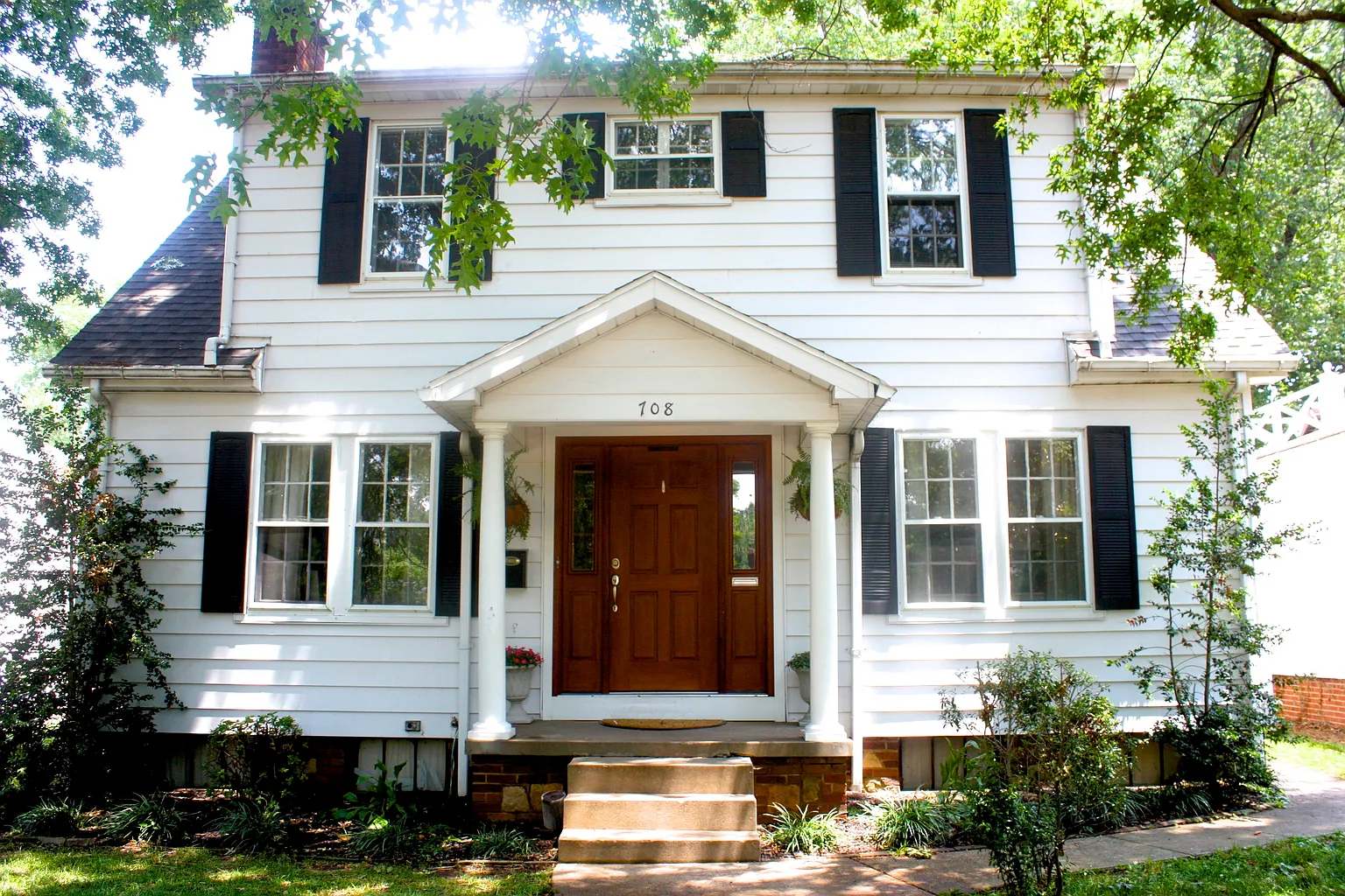 708 S Saint James Blvd photo 1