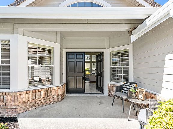 4th image of 305 Tuscany Ct