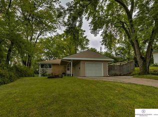 7409 N Ridge Dr, Omaha, NE 68112