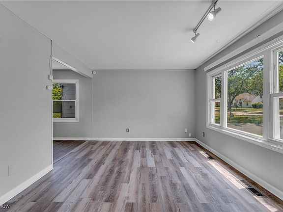 2nd image of 19111 Longbrook Rd