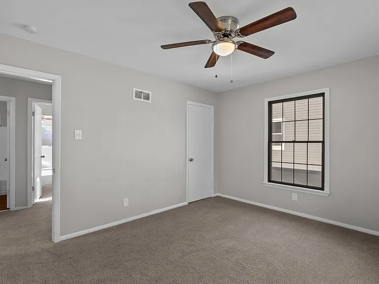 8977 Big Bend Blvd — Photo 16