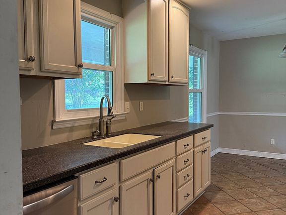 5th image of 724 Virginia Ln